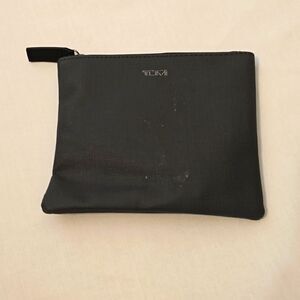 Tummi by delta toiletries travel bag.